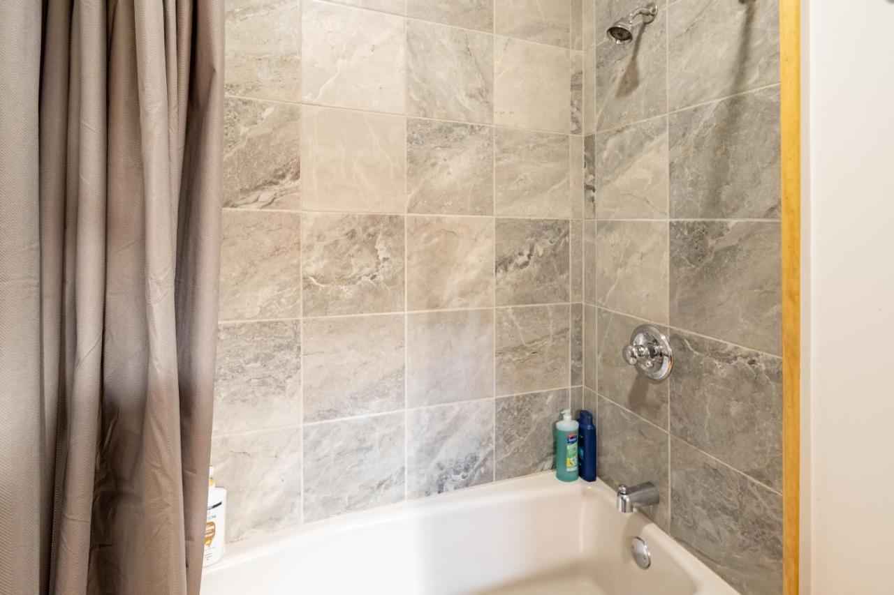 Contemporary 3-Bedroom Home With Balcony In Rva Richmond Esterno foto
